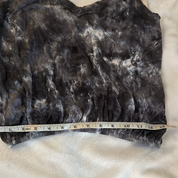 Juniors Crocheted trim banded tank top - Picture 8 of 9